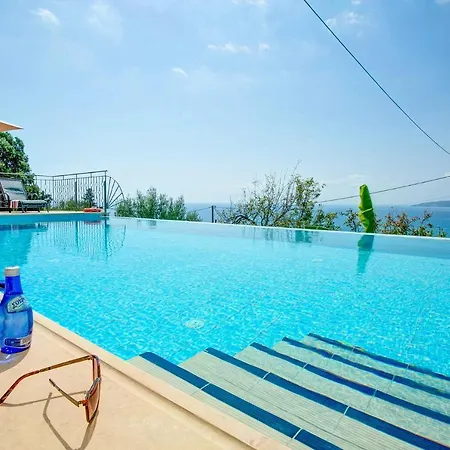 Villa Chrissos By *